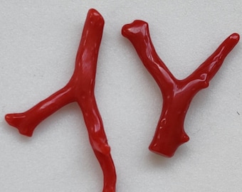 Ramo di corallo rosso italiano: bastoncino di pietra preziosa lucidato (13,70 ct)