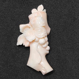 Top Quality Beautiful Flower Carved Coral Charm Antique White Japanese Momo Sea Coral Hand Angel Skin Carved Loose Coral Gemstone Jewelry