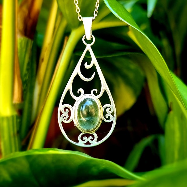 Pendentif princesse avec quartz rutile vert