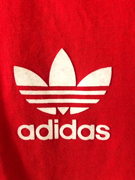 Adidas логотип красный