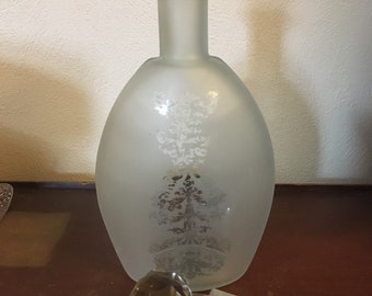 すりガラスの花模様が施されたガラス製デカンタ - Etsy 日本