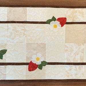 Strawberry Wine table topper Pattern