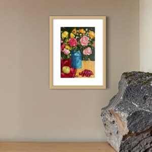 Naturaleza muerta al óleo texturizada con rosas y frutas / Pintura de empasto audaz / Arte mural colorido para cocina o comedor / Obra de arte original