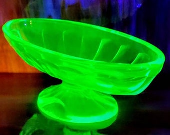 Vintage Pressed Uranium Glass Blue/Green Ice Cream Banana Split Soda Fountain Ribbed Oval Comport Compote C.1930's