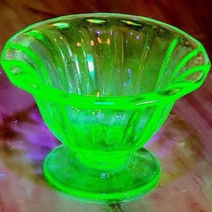 Vintage Fostoria Rare Green Depression Uranium Glass Individual Nut Cup CIRCA 1930s