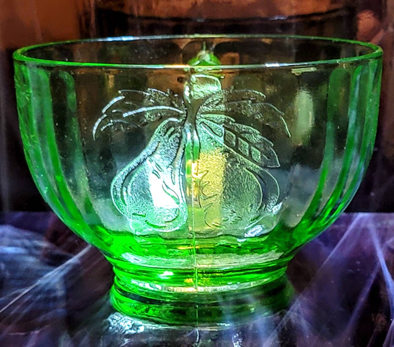 Vintage Pressed Glass　プレスガラスの5点セット　【未使用】 Vintage Hazel Atlas Uranium Pressed Glass Fruits Cup and Fruits