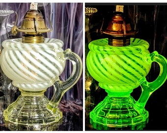 Antique King Glass Company Blown Vaseline Opalescent Sheldon Swirl Fount Eapg Uranium Glass Stem Base Bed Chamber Oil Lamp Circa 1893