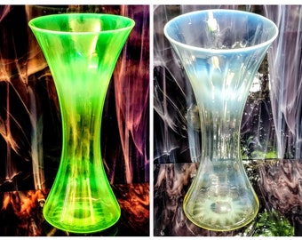 Antique Vaseline Uranium Opalescent  Early Whitefriars James Powell Straw Nouveau Art Glass Vase Circa 1880s