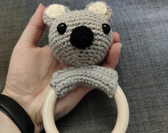 Sonajero de crochet amigurumi de koala