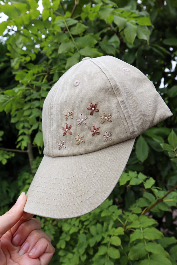 Hand Embroidered Hat // Vintage Stone Hat for Women, Daisy  display picture 2
