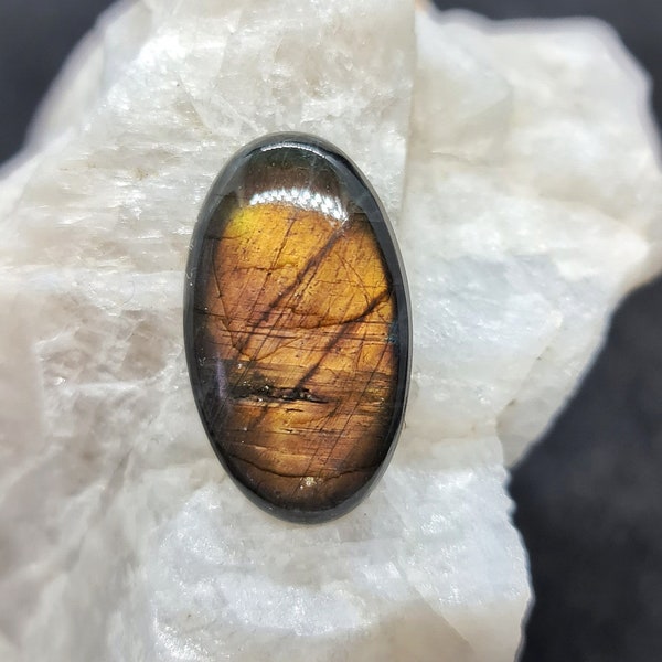 Spektrolith Cabochon aus Ylämaa /Finnland