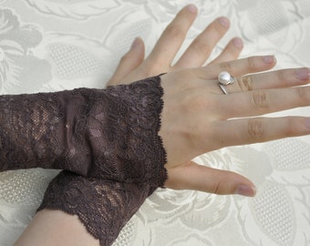 Brown Lace gloves / Floral Lace Fingerless Gloves, Sleeve extenders, Lace Wrist Cuffs, Lace Mittens, Prom gloves, Party gloves