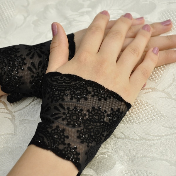 Gants floraux noirs en dentelle / Gants sans doigts en dentelle, rallonges de manches, poignets en dentelle, mitaines en dentelle noire, gants de bal, cadeau pour elle