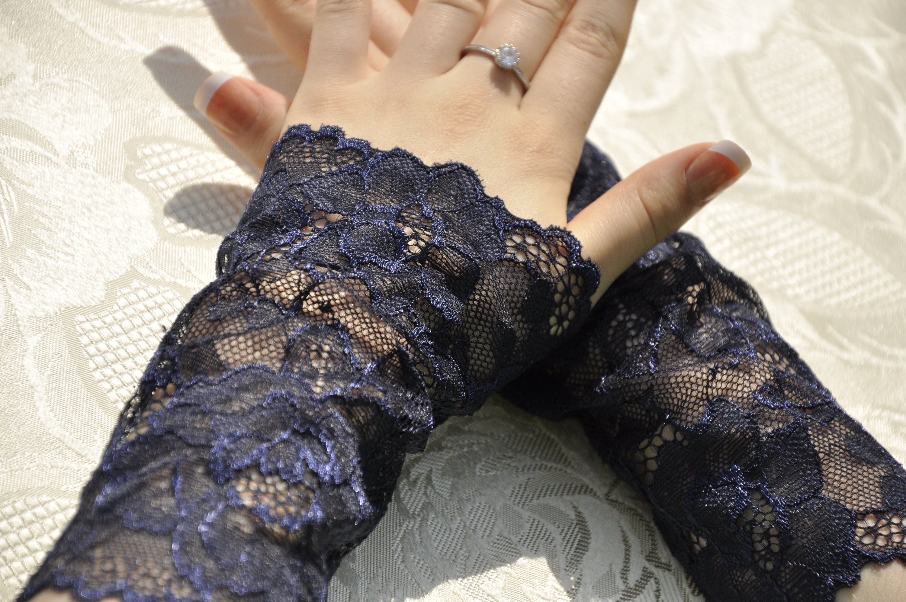 Navy blue lace gloves discount