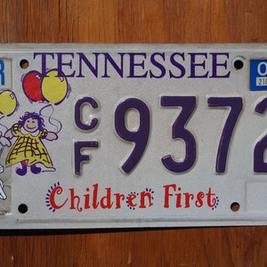2009 Tennessee CHILDREN FIRST Graphic Colorful License Plate - Kids Balloons