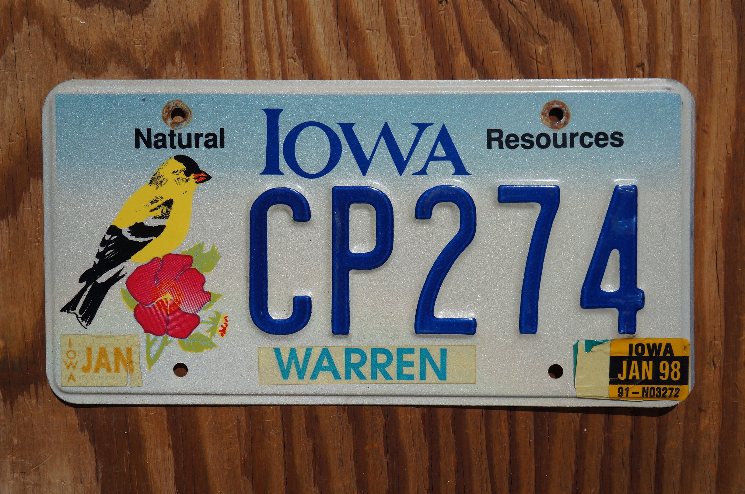 1998 Iowa NATURAL RESOURCES Graphic License Plate - Yellow Bird