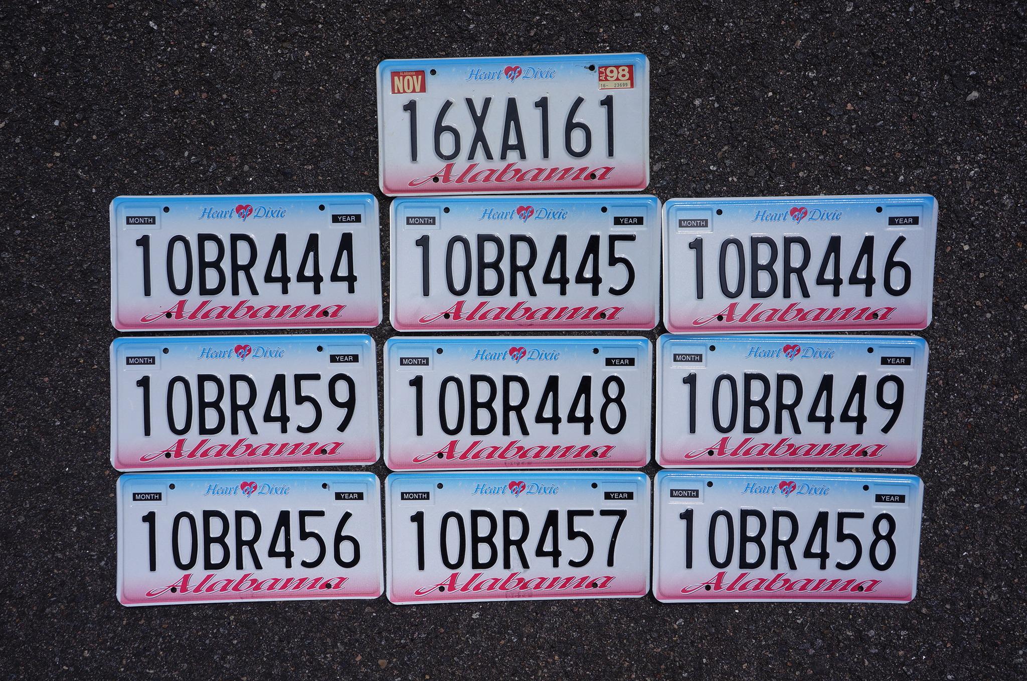 インテリア　海外ナンバープレート　ブルー　UAE 希少　未使用品　アラビア語　車 Bulk Alabama License Plates: Authentic Crafting & Decor Lot - Etsy