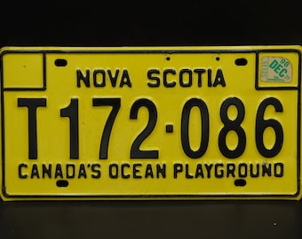 1998 Nova Scotia Canada's Ocean Playground Yellow Vintage License Plate