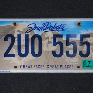2023 South Dakota SD S.Dak Mount Rushmore Graphic License Plate # 2UO 555