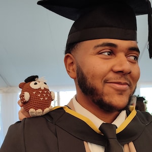 Búho y tarjeta de graduación universitaria personalizada, ganchillo hecho a mano, regalo de clase de 2023, graduación de 2023, escuela, universidad, regalo de felicitaciones