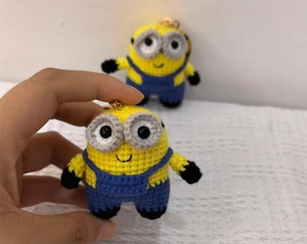 Żółte stworzonka robione na szydełku, Urocze Minionki amigurumi robione na szydełku, Pomysły na prezenty, Prezent dla niego, Prezent dla niej, Brelok z małym Minionkiem, Zasadź drzewo!