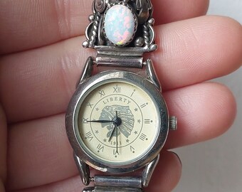 Montre-bracelet Liberty en partie en argent sterling Navajo Syn. Opal montre vintage hippie boho bohème bijoux indiens cadeau