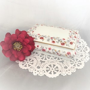 Vintage Limoges LEC LeClair France Hand-Painted Porcelain Jewelry or Trinket Box, circa 1949-1954
