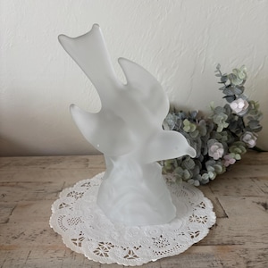 Vintage LE Smith Satin Frosted Glass Swallow Bird Figurine, circa 1970s
