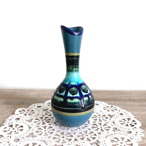 Vintage MCM Flora Gouda Holland Hand-Painted, High Gloss Faenza Craquele Vase, circa 1960s-1970s