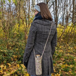 Häkel Flaschenhalter bunt Tasche Wasserflaschenhülle Geschenkidee Geschenk Umhängetasche Bild 8