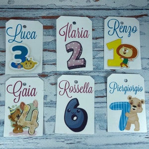 12 cartellini tag bigliettini per compleanno bambini personalizzati numero anni per bomboniere ricordino regalo fine festa segnaposto