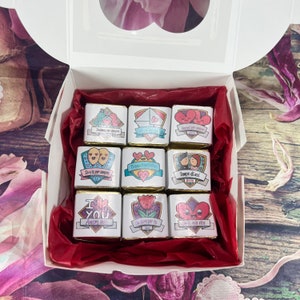 Scatola con 27 cioccolatini cremini assortiti personalizzati per san valentino scatolina di cartone regalo per fidanzata compagna moglie