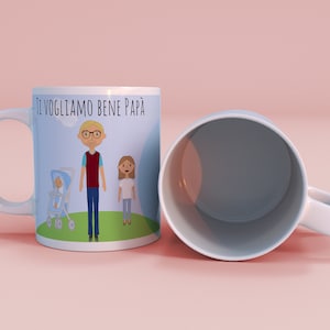 Tazza mug personalizzata con ritratto caricaturale stilizzato del papà con i bambini e frase personalizzata idea regalo festa del papà