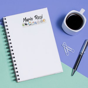 16 etichette adesive scolastiche con disegni e personalizzate con nome e classe per quaderni, libri, blocchi appunti, 8 soggetti diversi