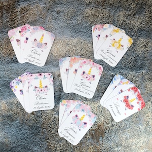 16 cartellini tag bigliettini Unicorni floreali personalizzati con nomi data o frase, per bomboniere battesimo nascita compleanno matrimonio