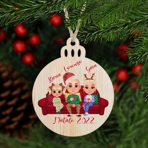 Decorazione per albero Natale in legno personalizzata ritratto famiglia chibi mamma papà bambini idea regalo natalizia ornamento festività