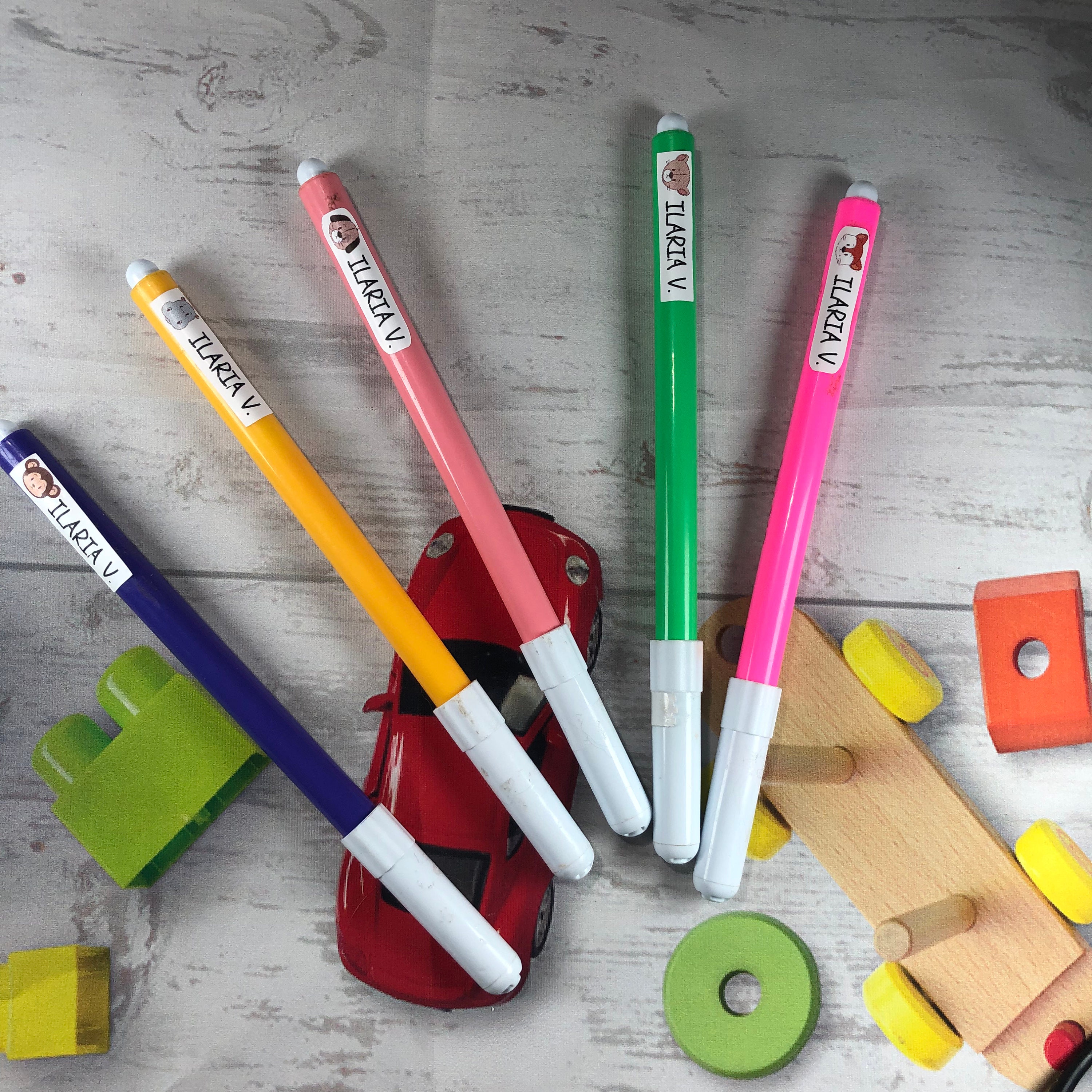 Etichette adesive in PVC per matite o penne 4,6x0,6 cm personalizzate -  crea online Etichette adesive e termoadesive, Scuola - Fupies