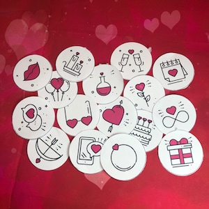 16 adesivi tondi tag stickers chiudibusta disegni assortiti bomboniere cerimonie matrimonio nozze fidanzamento proposta di matrimonio