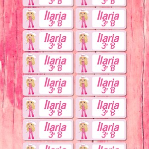 Set di 16 etichette adesive scolastiche con bambola alla moda fashion doll personalizzate con nome e classe per quaderni, libri e materiale