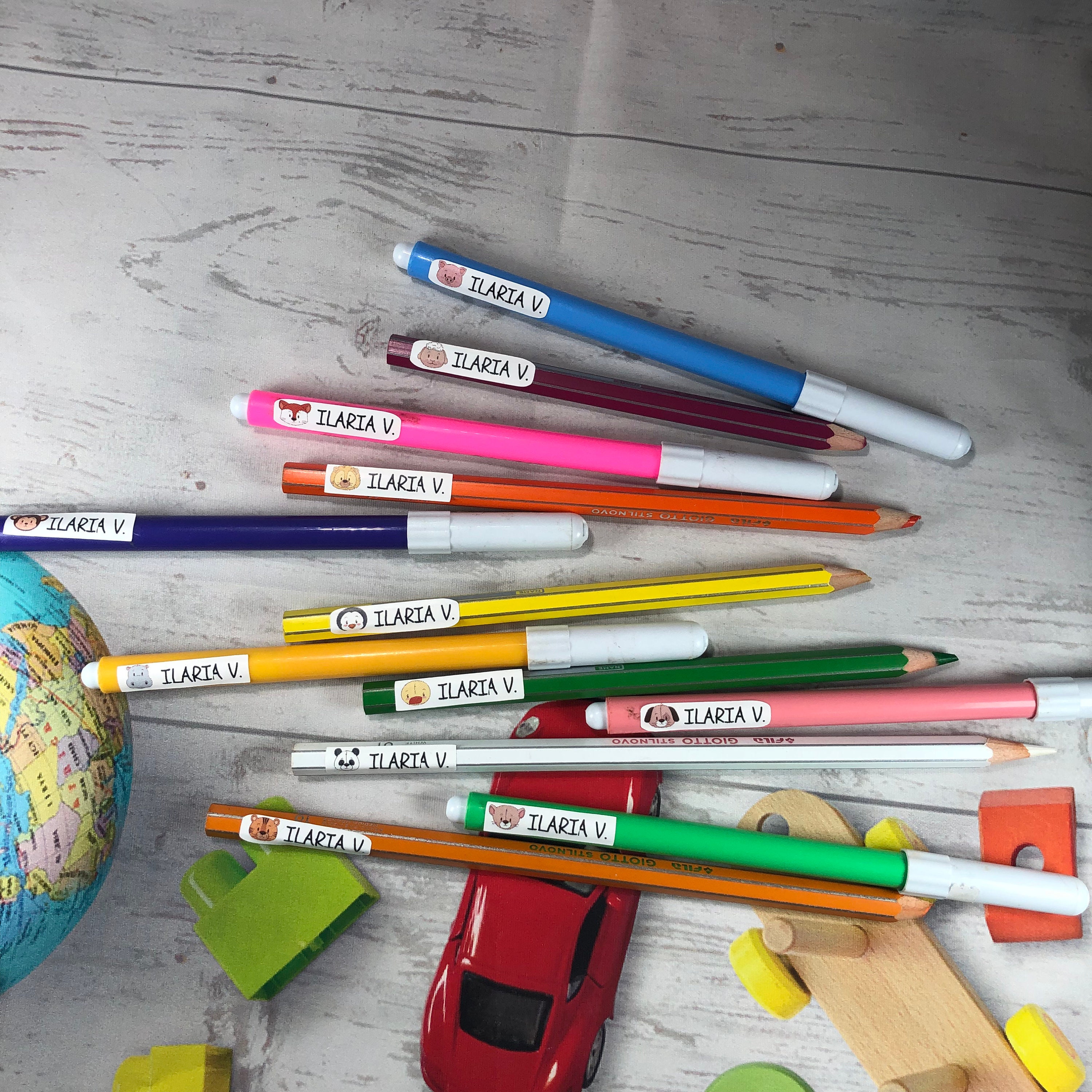 Colorfamily Etichette adesive personalizzate con nome per matite, penne,  libri quaderni, scuola, asilo, elementari. Set da 100 pezzi, dimensioni 4,6  x