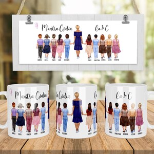 May include: White ceramic mug featuring a personalized illustration of a teacher and students. The design includes the text "Maestra Giulia" and "la 1 C" along with the names of the students. The image also shows a framed print with the same design.