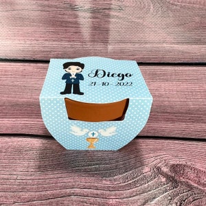 Piccolo vaso in terracotta con semi personalizzato con disegno di bambino simbolo comunione cresima idea bomboniera ecologica e originale