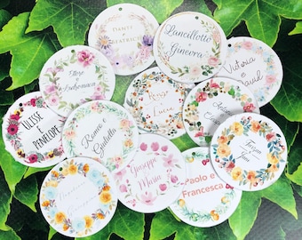 20 Adesivi Quadrati Personalizzati Per Compleanno 18-99 Anni – Con Nome E Numero, Diametro 4 Cm, Per Bomboniere, Segnaposto E Party Kit