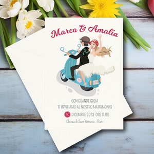 Set da 10 inviti con busta sposi in vespa scooter moto personalizzati 13x18 per Matrimonio Nozze Anniversario partecipazione wedding set