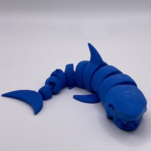 3D Printed Articulated Shark: Fun Collectible Toy