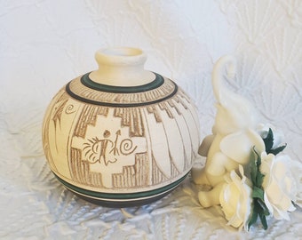 Hus Keweve Navajo Ceramic Vase, small vintage Southwest decorative vase, Native American home decor, Southwestern Home Accent