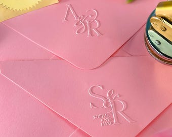 Grabador de sobres de boda / Grabador de apellidos personalizado / Logotipos de nombres de pareja / Grabador de servilletas / Grabador de monogramas iniciales personalizados