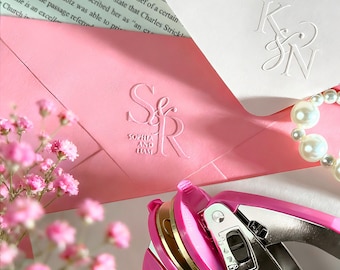 Sello en relieve con monograma personalizado / Logotipo con iniciales y apellido de la pareja / Sello de alta calidad para invitaciones de boda / Papelería personalizada DIY