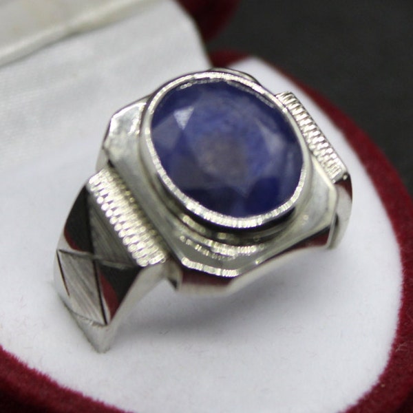 Handgemaakte sterlingzilveren ring met kasjmierblauwe saffier
