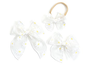 Daisy Party Bow / Spring Bow / Baby Bow / Baby Headband / Toddler Bow / Toddler Hair Clip / Little Girl Bow